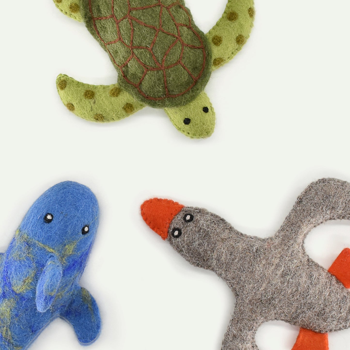 Nachhaltiges Hundespielzeug aus Wollfilz – kreative Designs in Form von Ente, Fisch und Schildkröte, Nahaufnahme