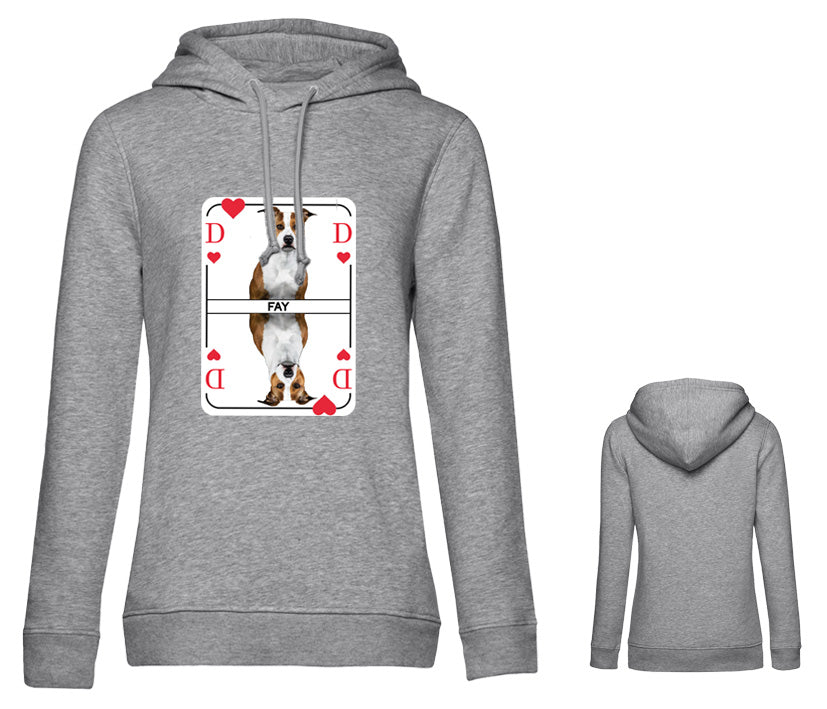 Hellgrauer kuscheliger Damen Hoodie mit Herzdame-Spielkarte. Personalisierbar mit Foto von seinem  Hund. Tolle Geschenkidee für Hundemamas.