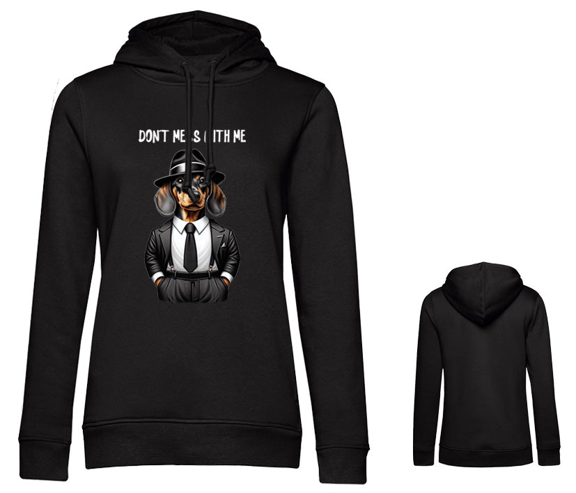 Schwarzer Frauen Hoodie mit Dackel im Anzug und Hut  – Aufdruck „don’t mess with me“ im Mafiosi-Style auf der Brust.  Perfekt für Dackel Besitzerinnen.