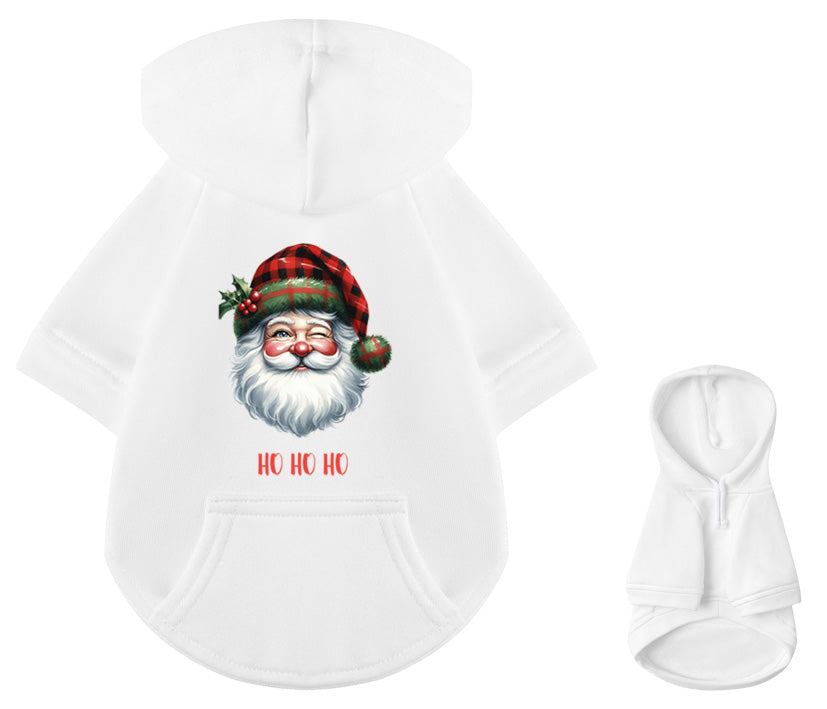 Weißer Hunde-Hoodie mit Nikolaus-Gesicht Aufdruck auf dem Rücken – weihnachtlicher Hundepullover aus Baumwolle. 
