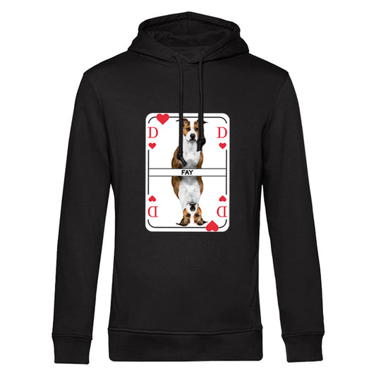 Schwarzer Herren Hoodie mit Herzdame-Spielkarte auf der Brust, personalisierbar mit eigenem Hundebild, maskuliner Schnitt, perfektes Statement für Hundebesitzer
